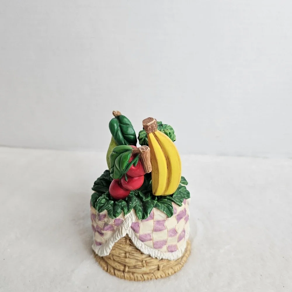 Basket Holder With 4 Cheese/Butter/Jam Spreaders